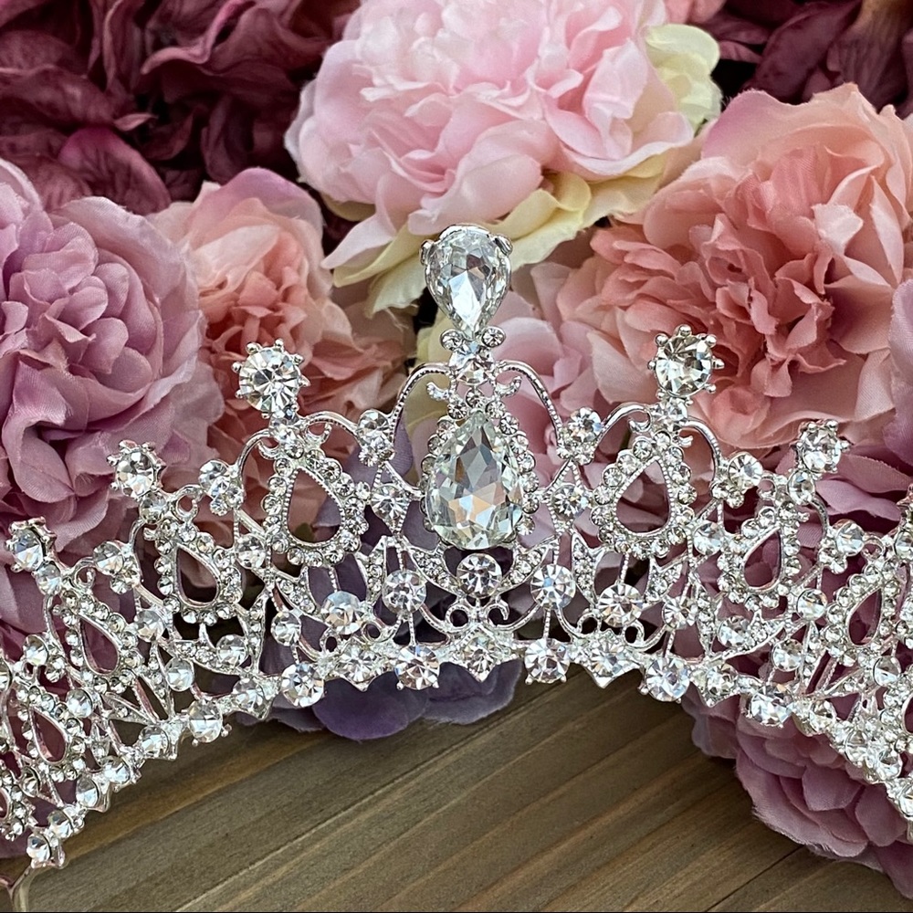 Stunning Crystal Rhinestone Bridal Tiara Crown - Picture 11 of 15